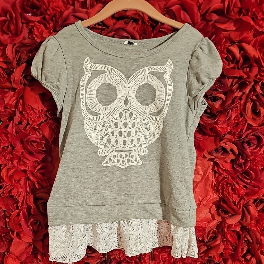 Girld Gray Owl Graphic Top With Lace Detail Size Medium